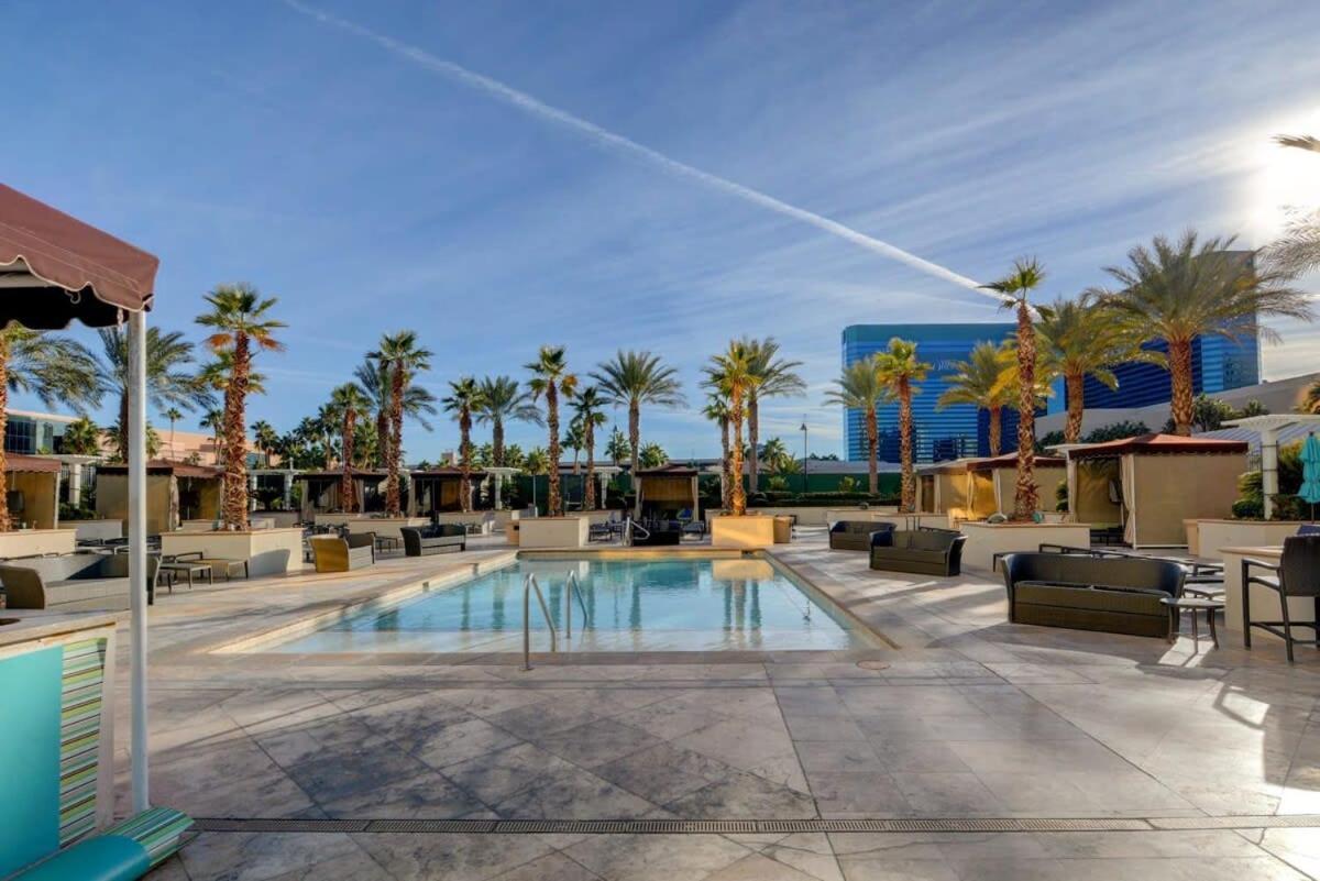 Mgm Signature-33-711 F1 Track & Strip View Balcony Las Vegas Exterior foto