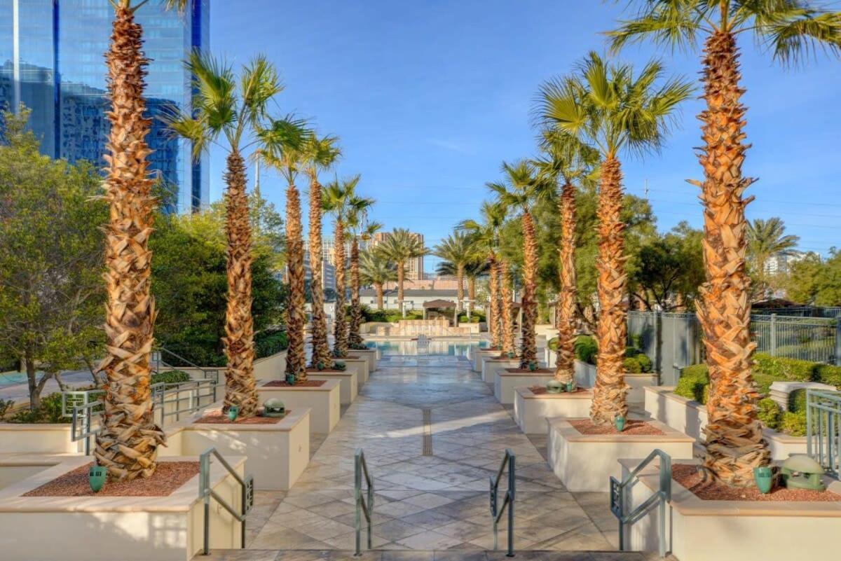 Mgm Signature-33-711 F1 Track & Strip View Balcony Las Vegas Exterior foto